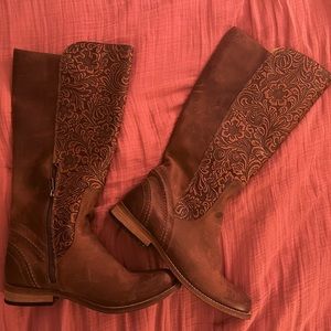 Tall Brown Leather boots with cute pattern 👢